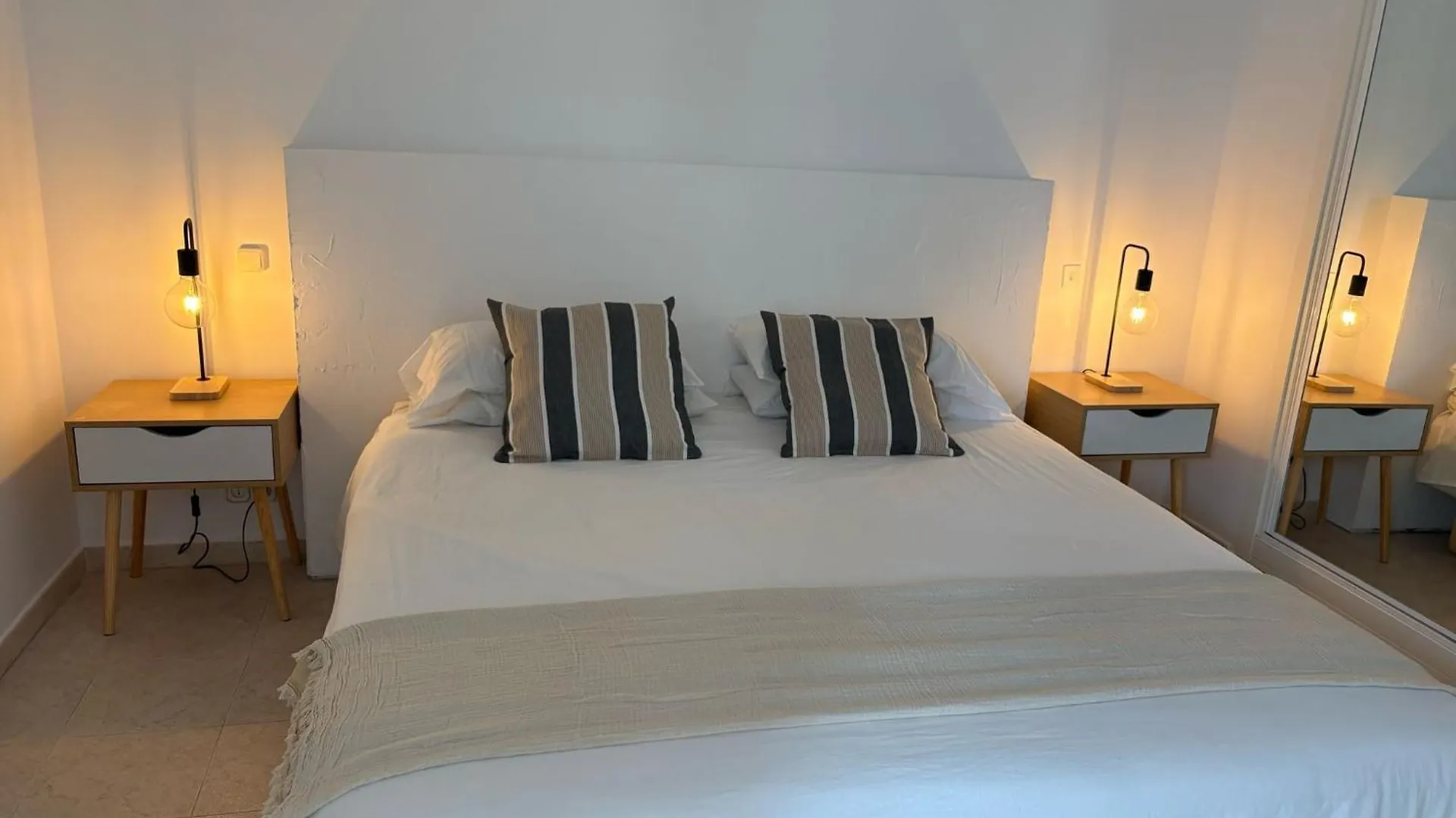 Marbella Beachside Apartment - 1 Min Walk To Beach