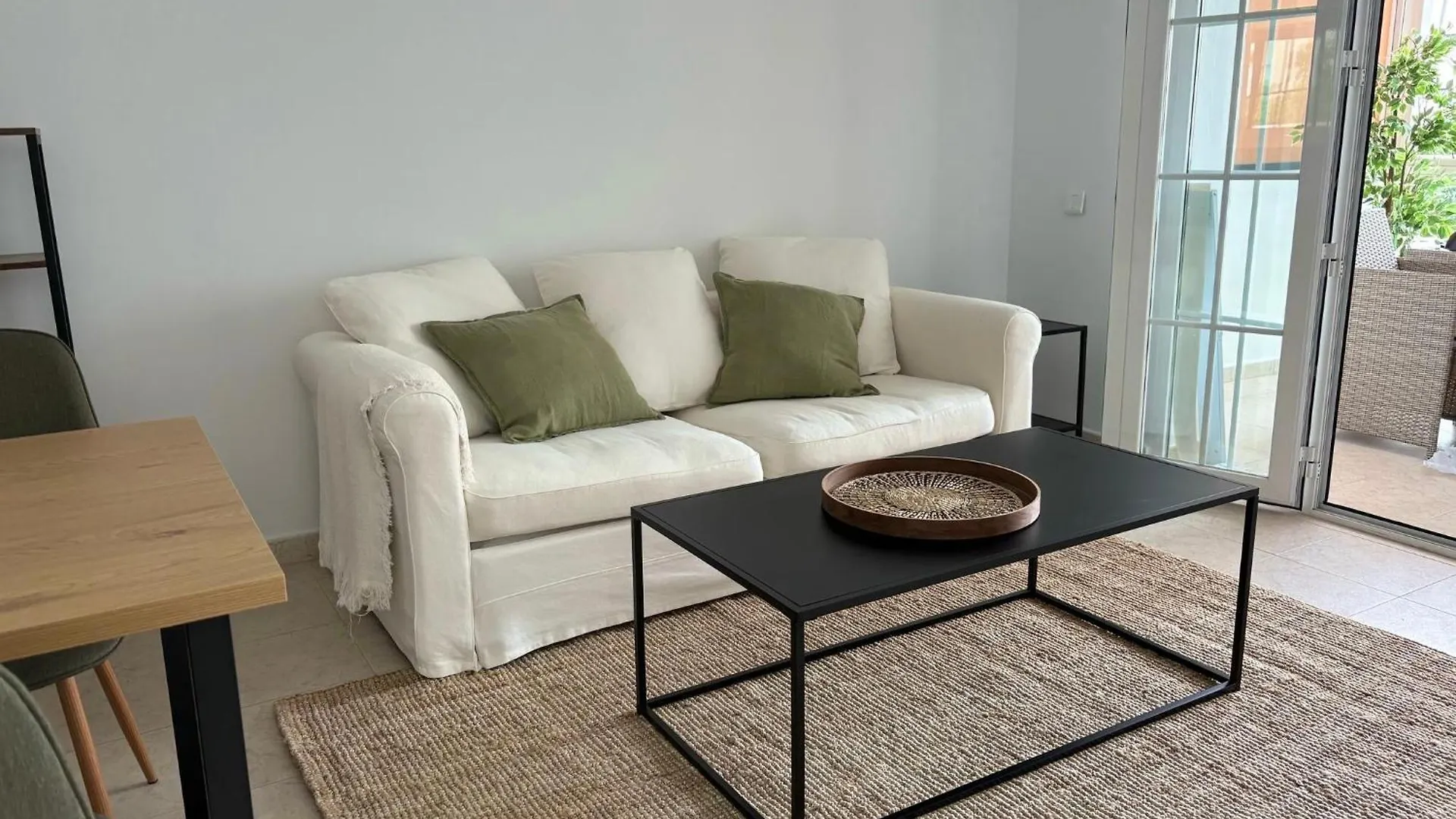 Marbella Beachside Apartment - 1 Min Walk To Beach