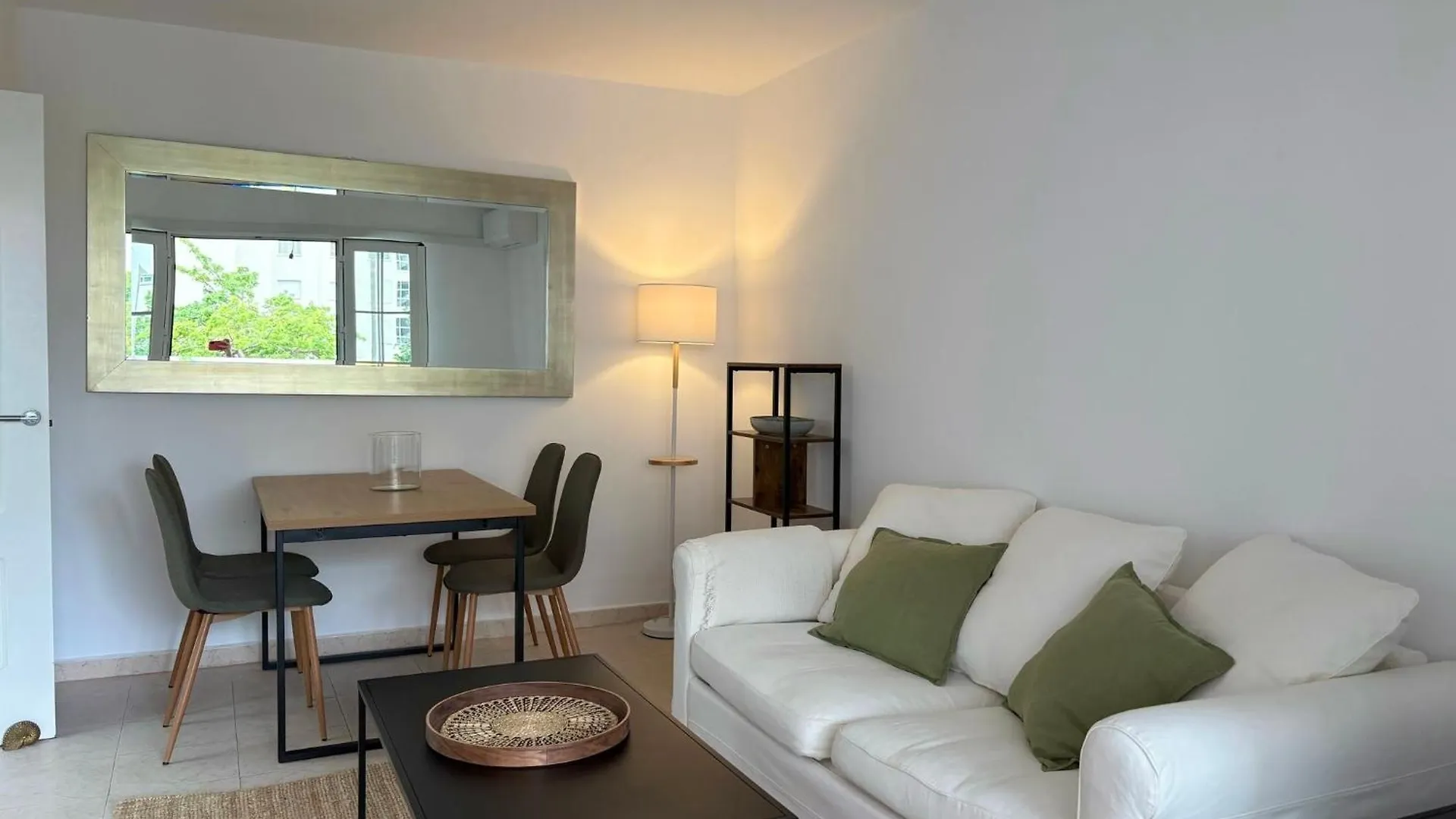 Marbella Beachside Apartment - 1 Min Walk To Beach