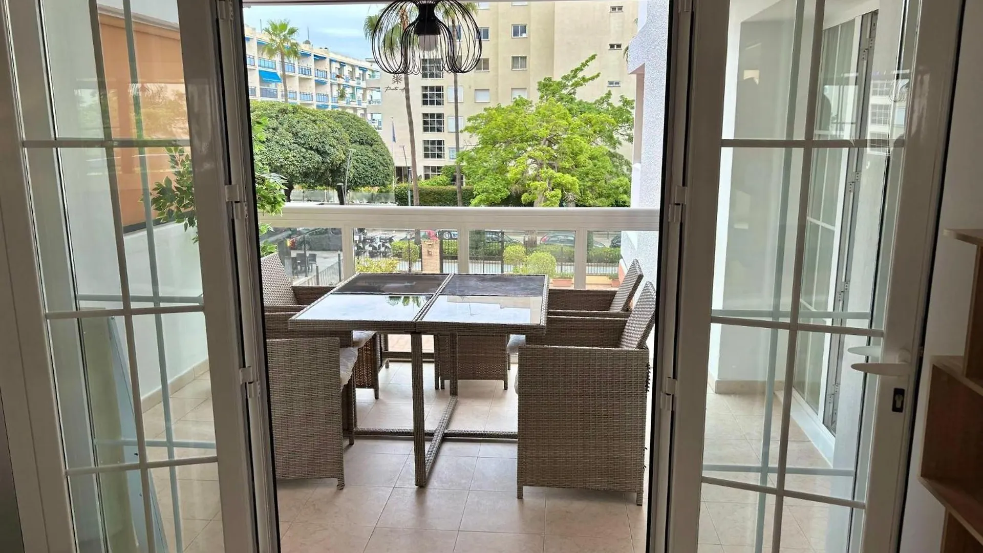 Marbella Beachside Apartment - 1 Min Walk To Beach