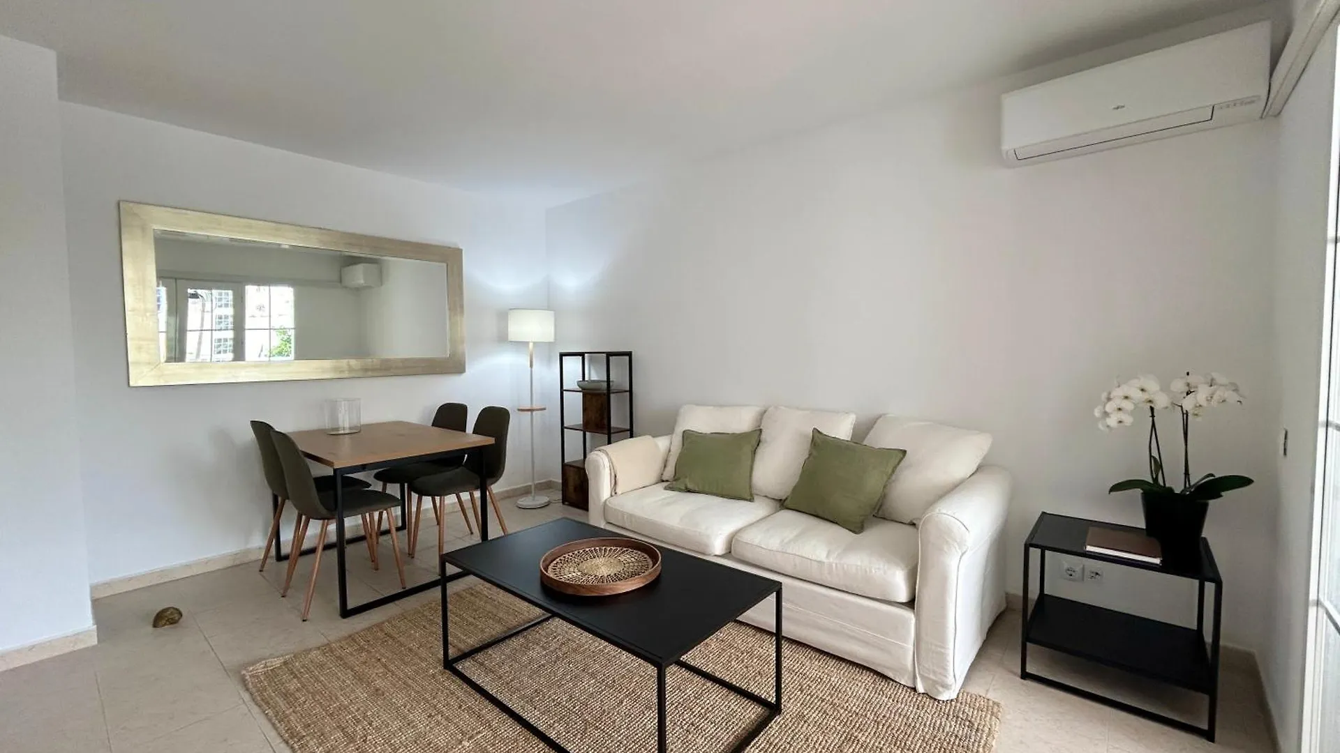 Marbella Beachside Apartment - 1 Min Walk To Beach Spain