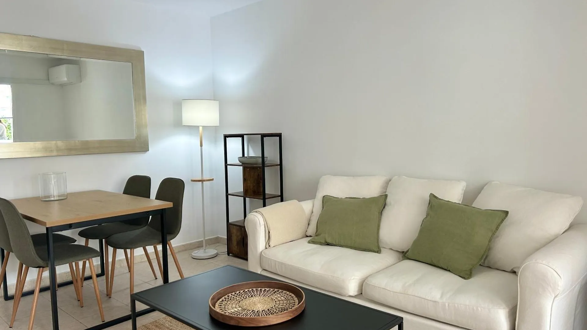 Marbella Beachside Apartment - 1 Min Walk To Beach