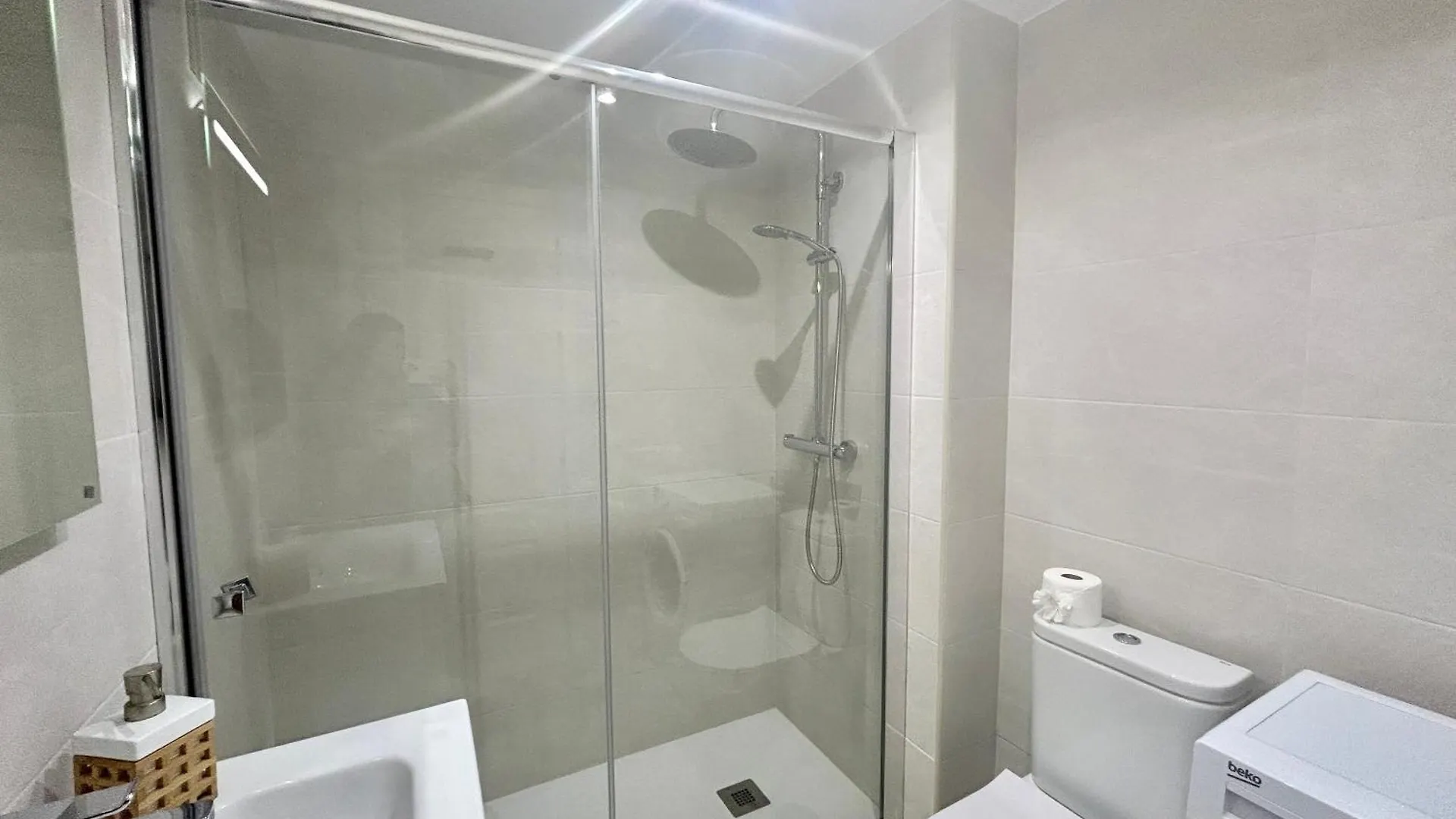 Marbella Beachside Apartment - 1 Min Walk To Beach