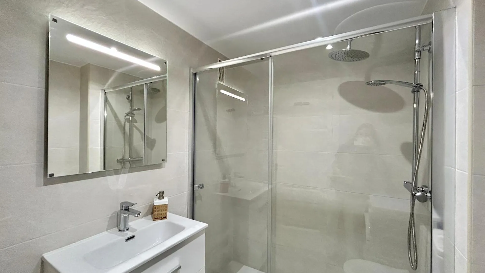 Marbella Beachside Apartment - 1 Min Walk To Beach 0*,
