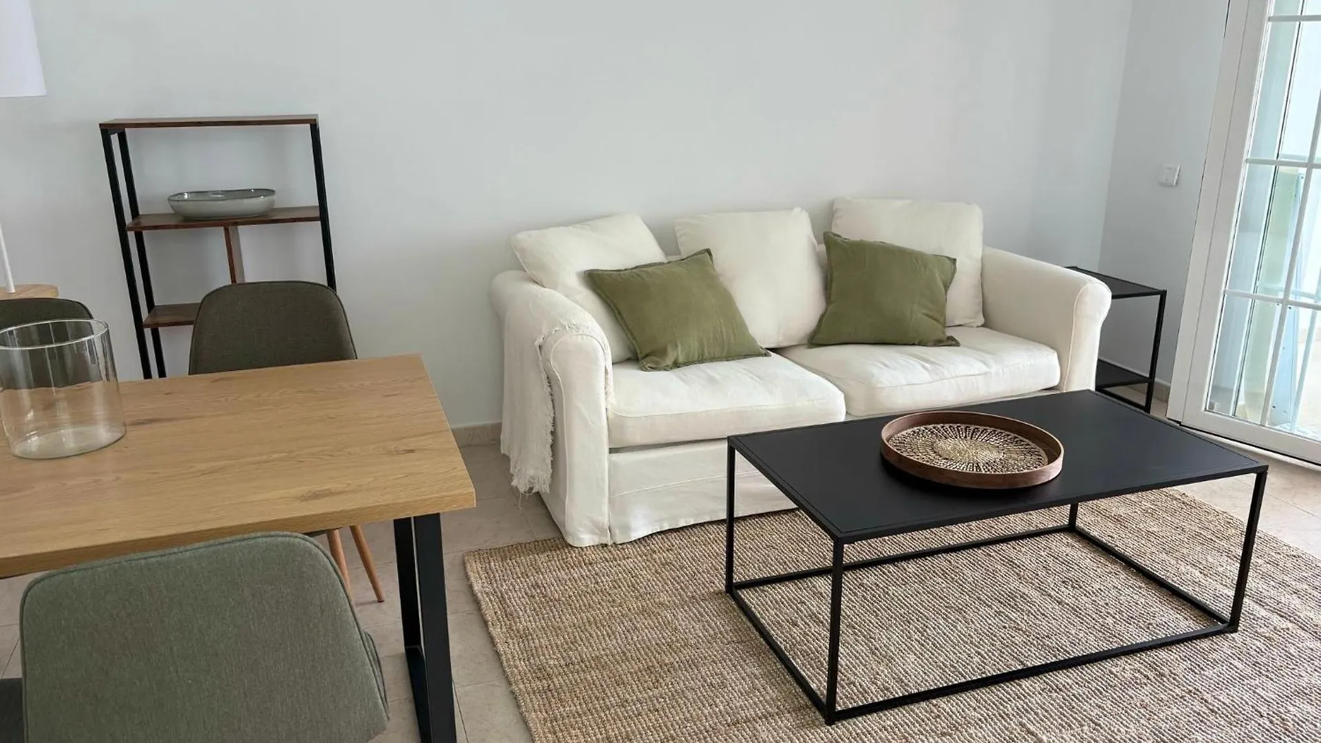 Marbella Beachside Apartment - 1 Min Walk To Beach