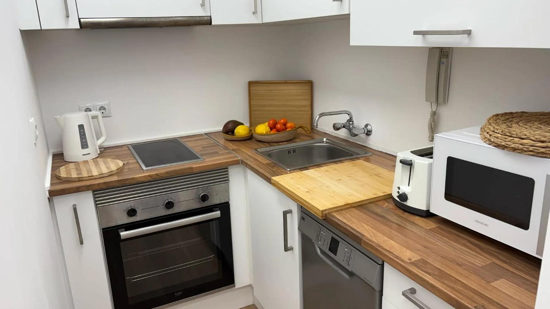 Marbella Beachside Apartment - 1 Min Walk To Beach