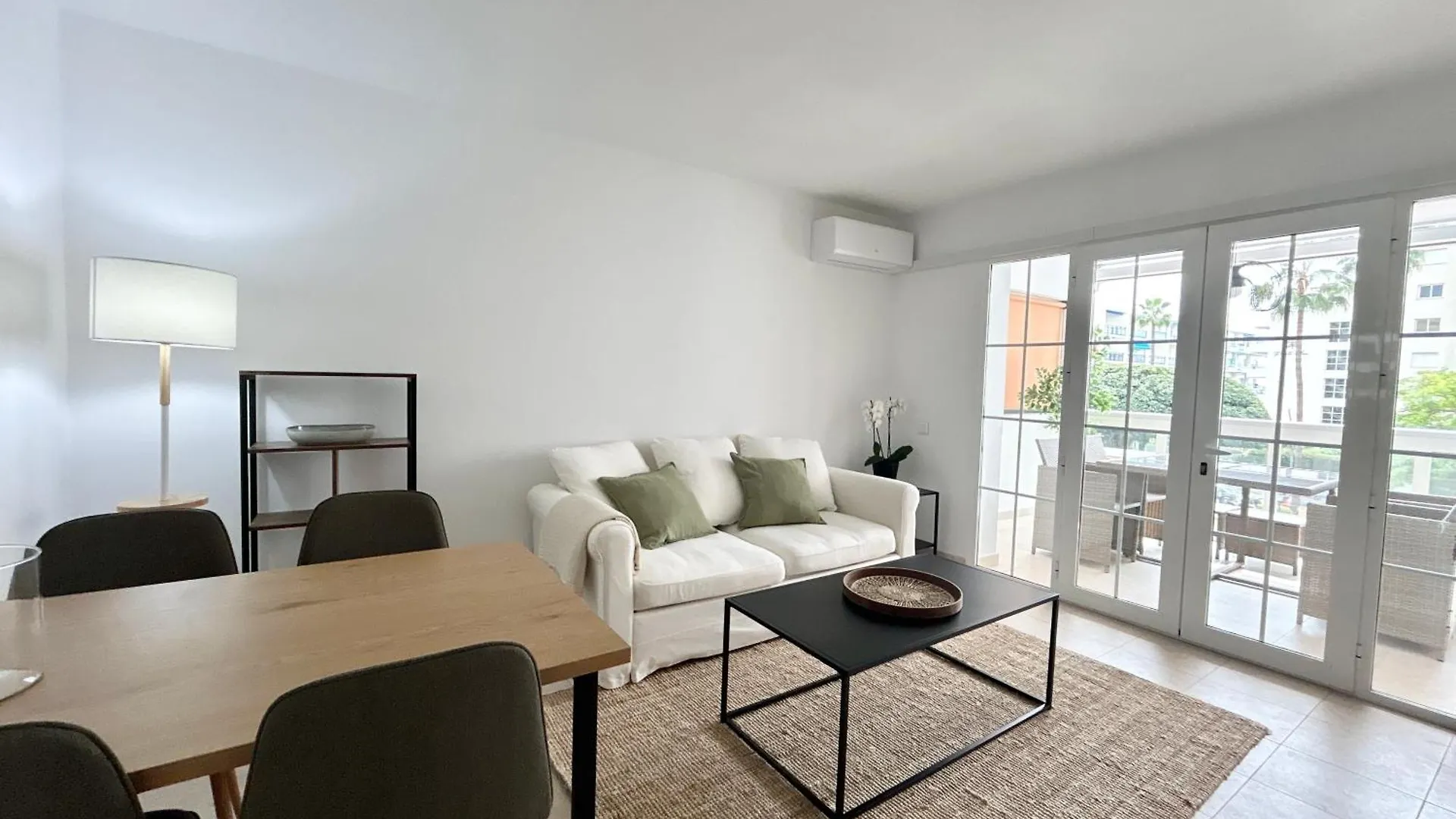 Marbella Beachside Apartment - 1 Min Walk To Beach 0*,