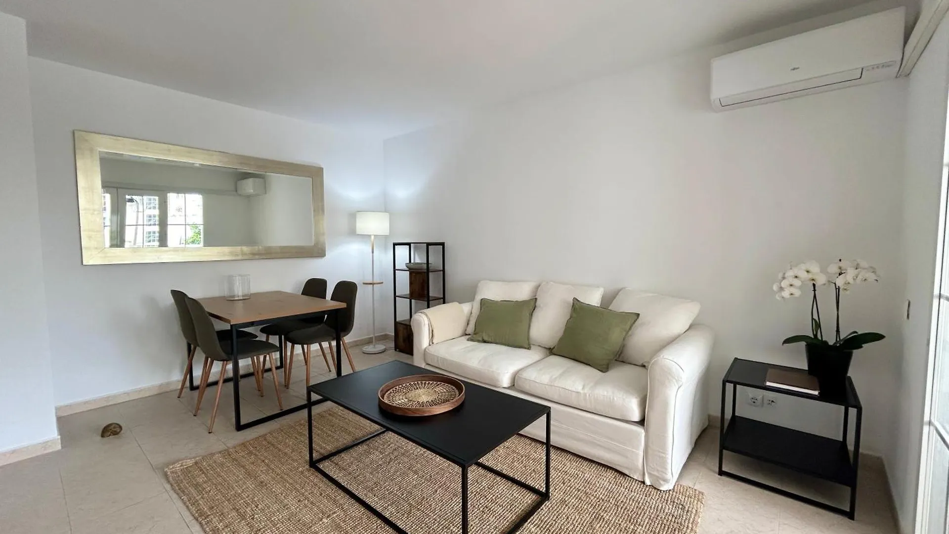 Marbella Beachside Apartment - 1 Min Walk To Beach Spain